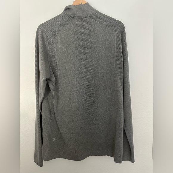 Lululemon men’s large gray half zip sweatshirt in great condition - Picture 3 of 3